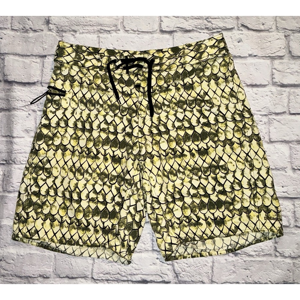 Patagonia Wavefarer Boardshorts Men's Size 34 Drawstring Yellow‎ Reptile Print